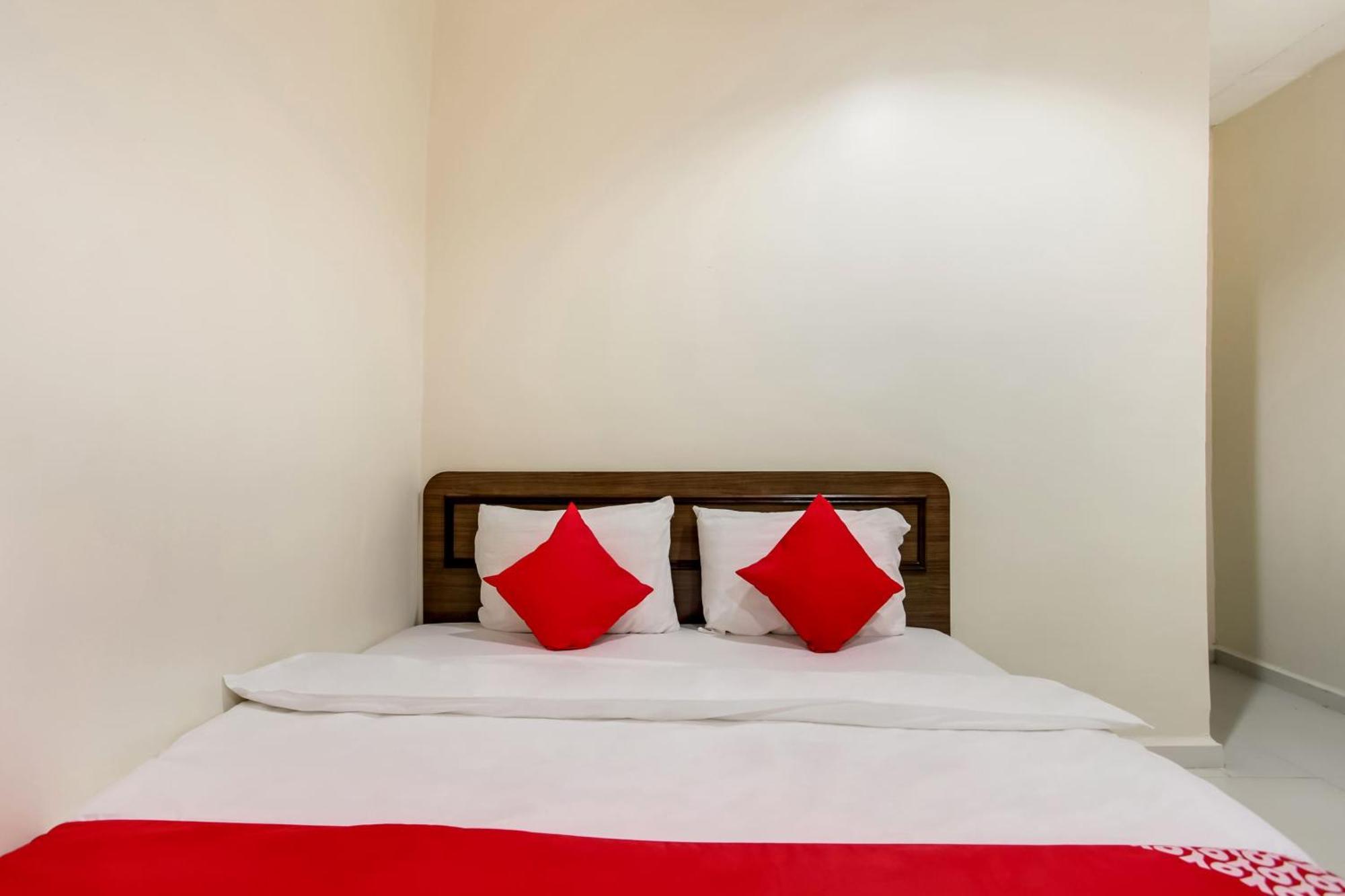 Super Oyo 89427 Kavanas Hotel Taiping Extérieur photo