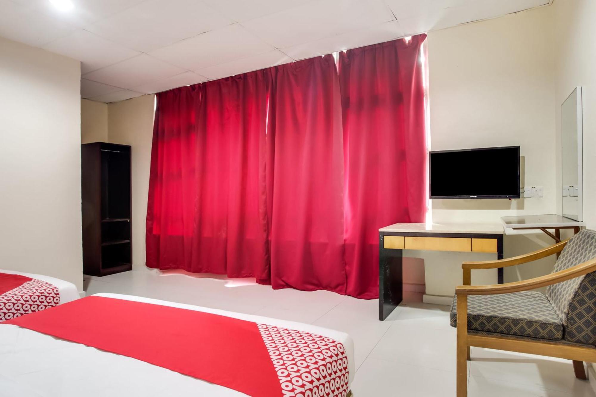 Super Oyo 89427 Kavanas Hotel Taiping Extérieur photo