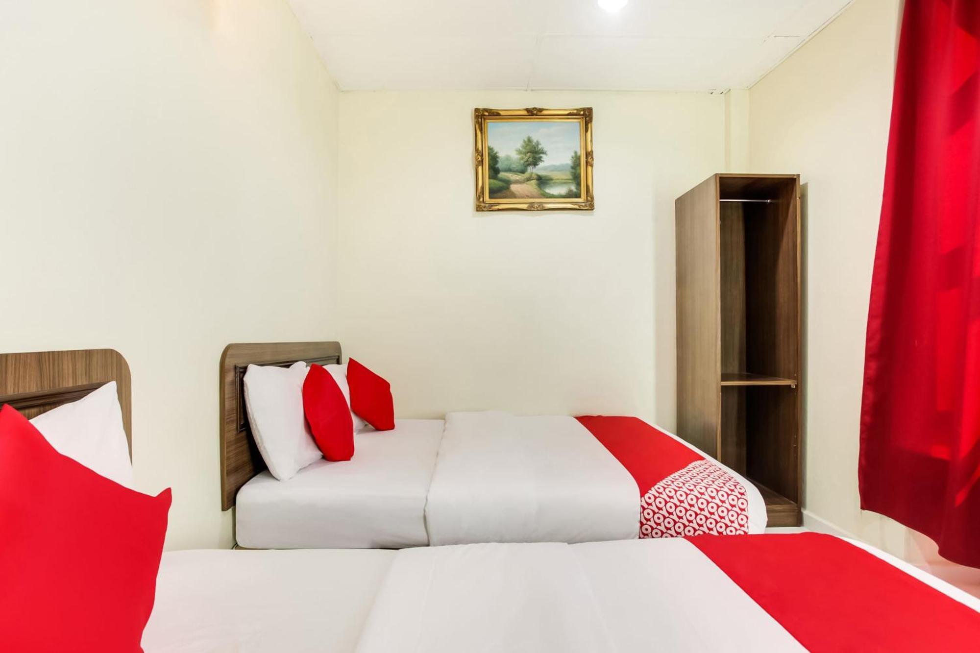 Super Oyo 89427 Kavanas Hotel Taiping Extérieur photo