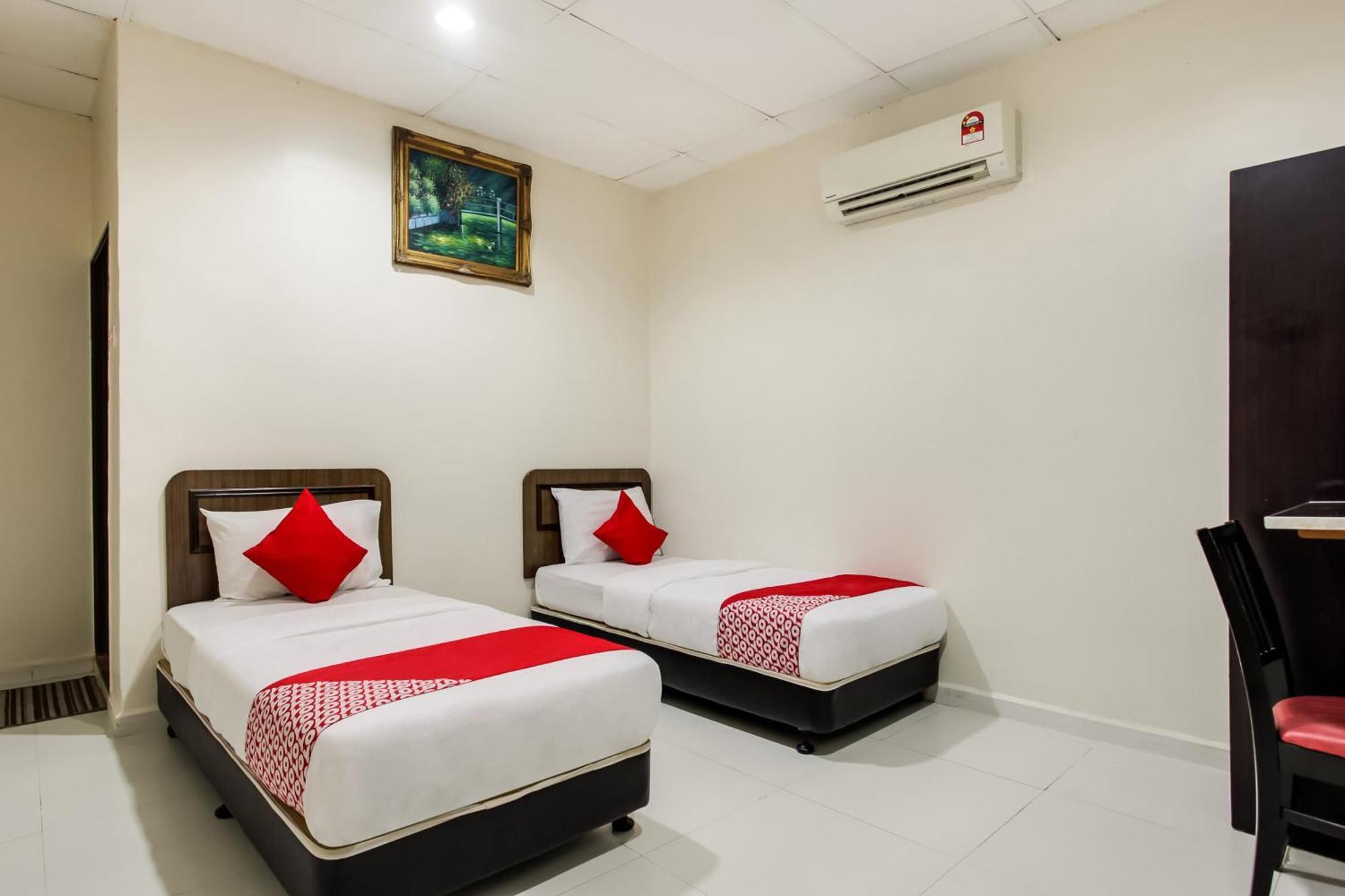 Super Oyo 89427 Kavanas Hotel Taiping Extérieur photo