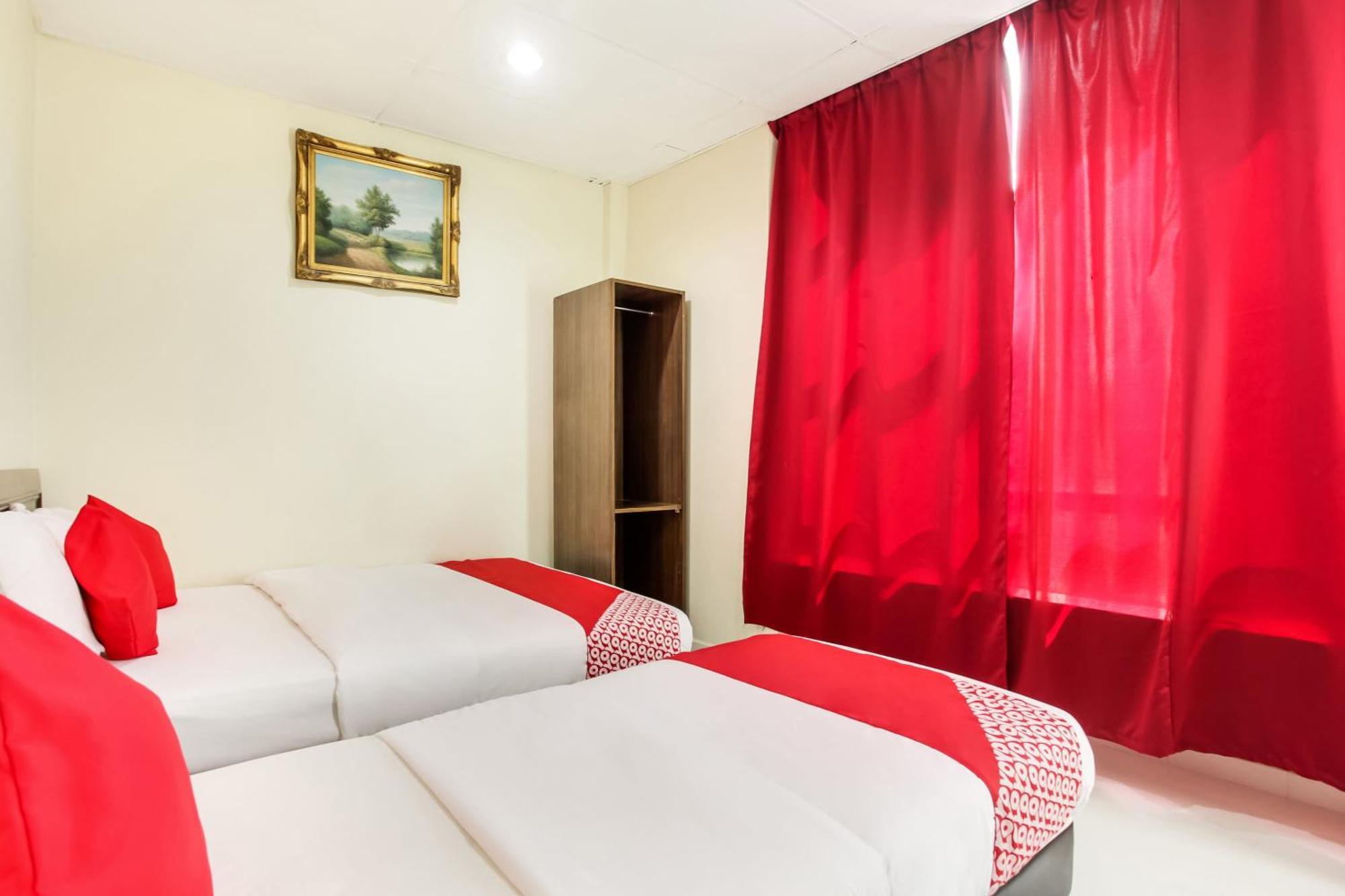 Super Oyo 89427 Kavanas Hotel Taiping Extérieur photo